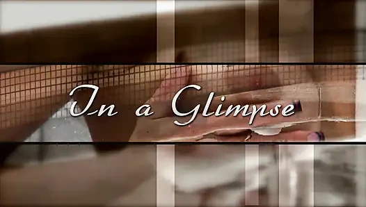 Sarışın kız havuzda vajinasını fışkırtıyor