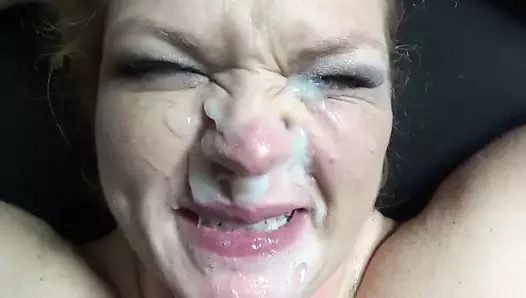 Mavi gözlü yüze boşalma