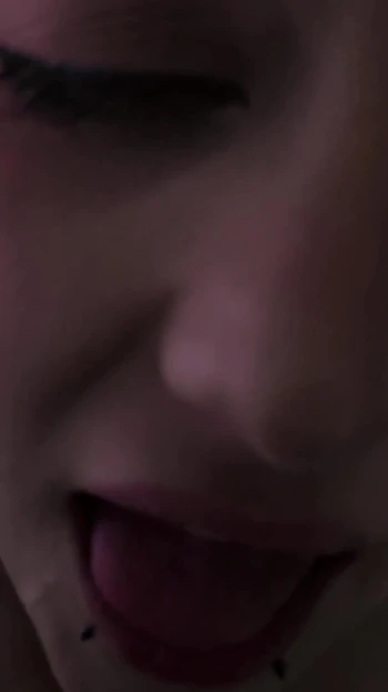 Мощный момент из "Шаловливую школьницу наказали за неуместное поведение"