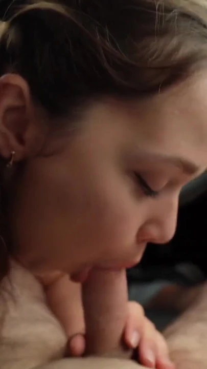 Эмоциональный момент из "Водитель такси заметил девушку, мастурбирующую в машине, и трахнул ее".