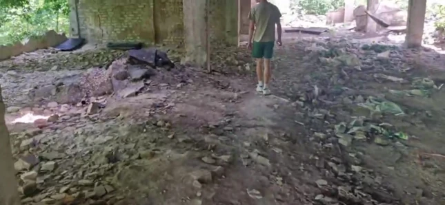 Twink harabelerde kayboldu. Gözetleyici üvey babam boşalmak için prezervatifsiz götümü sikiyor.
