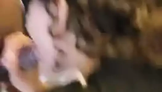 hotwife iki boğa ile paylaşılan