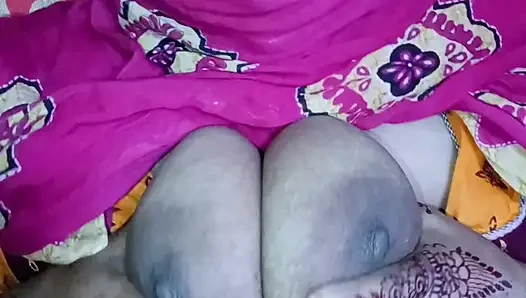 Köylü yenge banyoda işiyor ve kocası tarafından sikiliyor