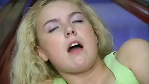 Sikildi Ve 69 Bowling Salonunda