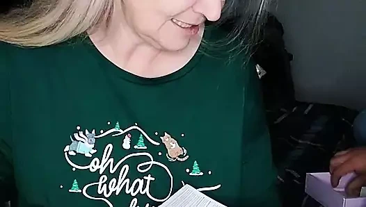 Ateşli olgun yeni oyuncağıyla oynuyor!