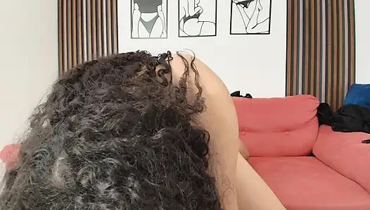 Komşu film izlemesine izin vermeni söylüyor