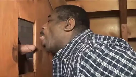 Yarım yamalak sulu gloryhole ve oral seks