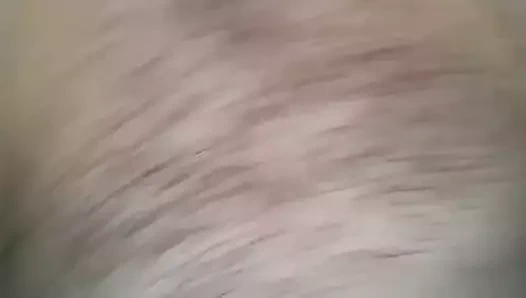 Komşum karımın ıslak amını sikiyor.