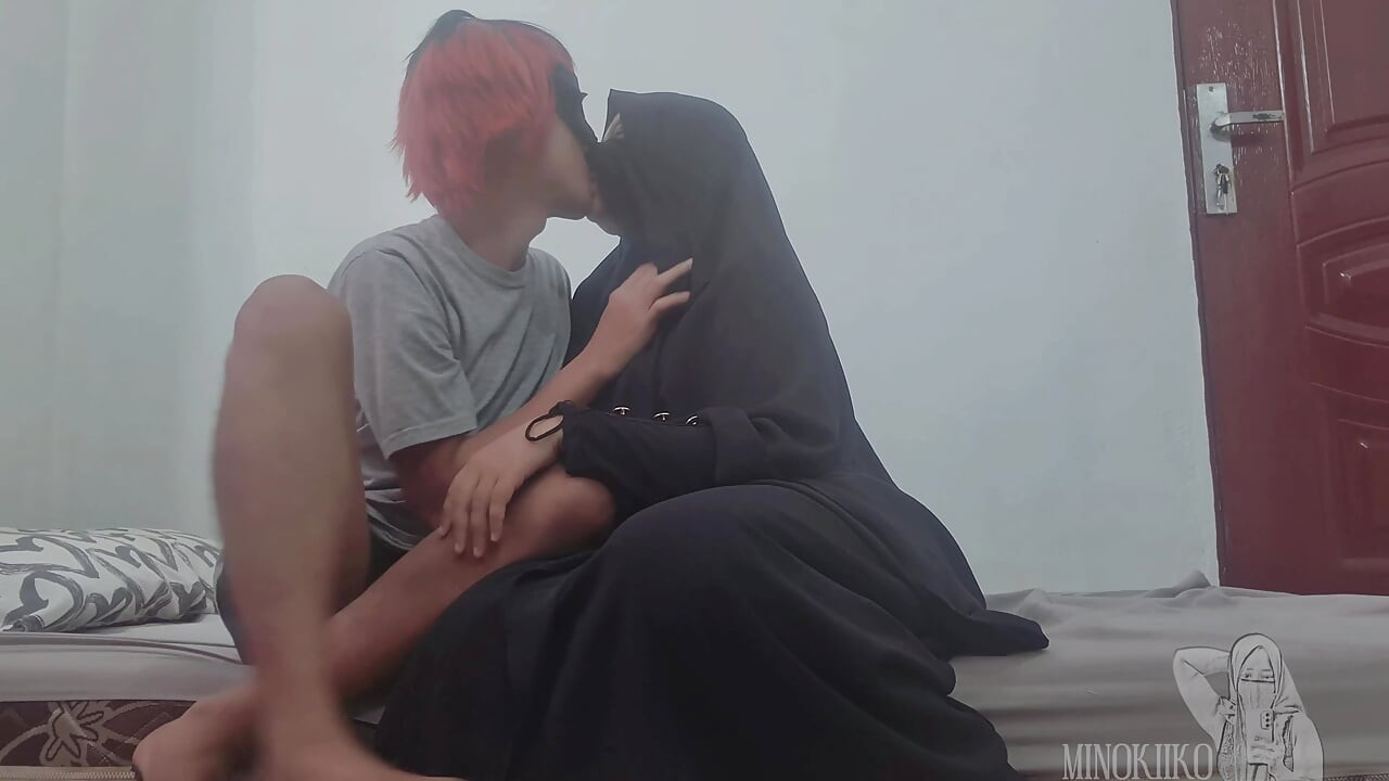 Tesettürlü baldızım bakire, Minokiiko ilk deneyimi olarak anal seks yapıyor