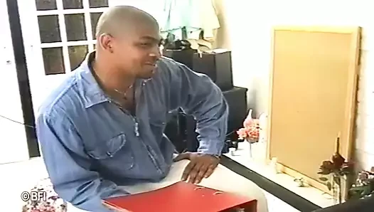 Olgun büyük siyah yarakla sikiliyor