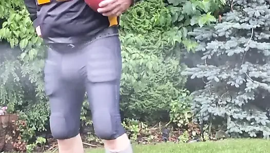 Futbol sporcusu yeni bir eğitim cihazı alıyor