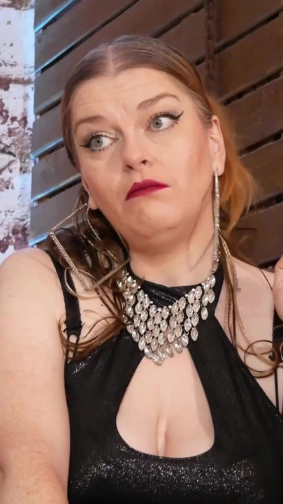 Arka kapınızın başlangıç noktası. Başlıyoruz köle. Biz içeri girmeden önce yavaşça esnetildin | Klip 1