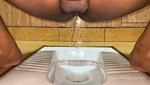 Mallu Malayali Müslüman Thatha sakso çekiyor ve domalarak sikişiyor ve seksten sonra işiyor