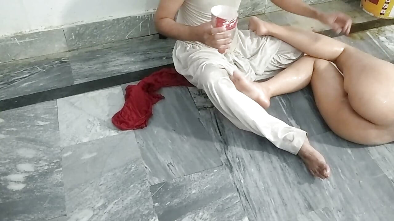 İki Desi Yetişkin Sıradan Bir Buluşmayı Beklenmedik Bir Deneyime Dönüştürüyor (18+)