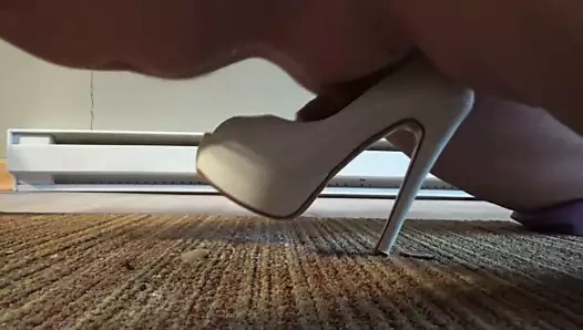 Beyaz pompa ile eğlence