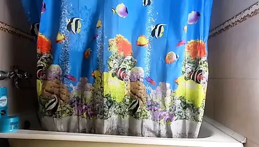 Benimle banyoya gel ve sana nasıl olduğunu göstereyim.