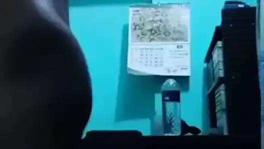 Kahrolası bir deshi sıcak oğlan