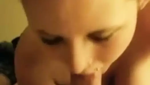 Olgun sarışın kadın oral seks