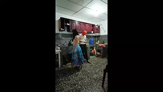 Üveycousin dokunmadan onu kaldırıyor