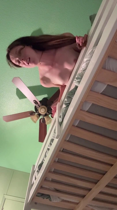 Üvey kız kardeşinle odanda seks yapıyor... Bu yüzden ranz yatakları her zaman iyi bir fikir!