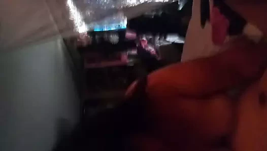 Seksi iri güzel kadın