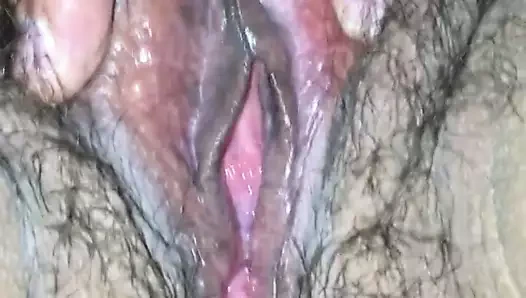 Onu yaladığımda boşalıyor