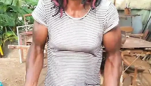 İnanılmaz abanoz kasları