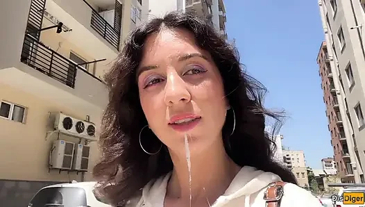 Kız sokaklarda boşalmak için yüzüne boşalmak istiyor - sakso