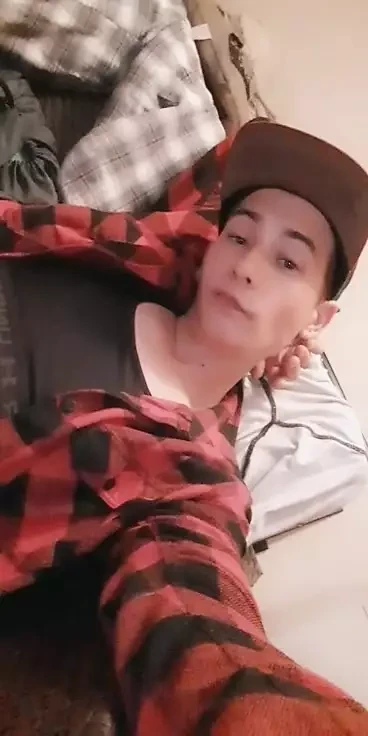 Evie мастурбирует