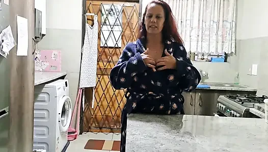 Aldatan evli kadın komşusunu sikiyor ve domine ediyor!