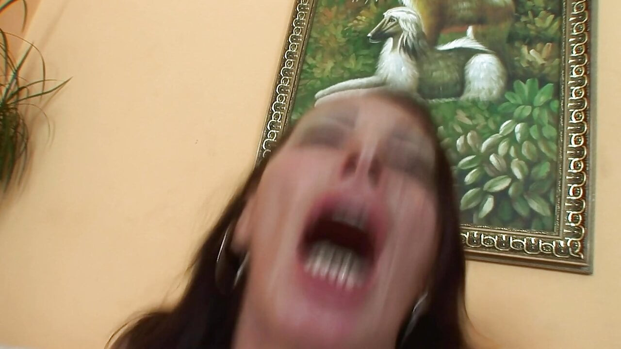 Seni patlatabilecek vahşi bir alman milf