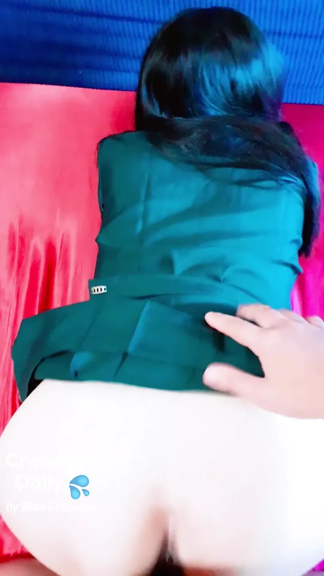 Bakış açısı Taylandlı genç öğrenci kız izci sınıfta arkadaşı tarafından sikiliyor