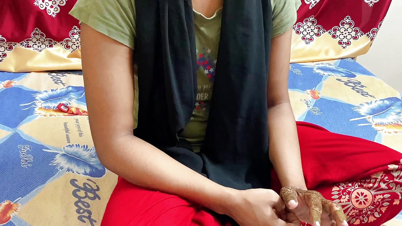 Seksi genç üvey kız kardeşim sert sıkı amcığı sikiyor