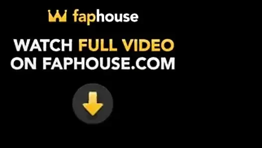 mavi tırnaklı bacakları