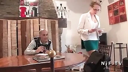 Fransız öğretmen milf sert sodomized tarafından ona öğrenci