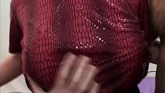 Azgın sarışın orta yaşlı seksi kadın parmaklanıyor ve patlayıcı orgazm için oyuncakla sikiliyor