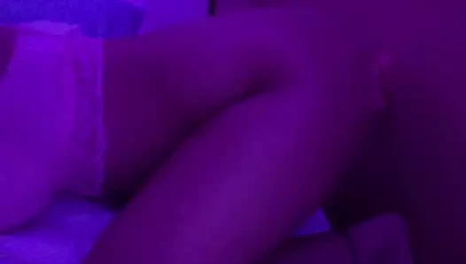 Yapay penis ile sıcak sarışın ilk anal!