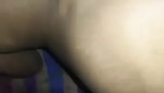 Hintli ateşli köylü evli kadın gece havasını kapatıyor' Ateşli domaltmalı yatak odası odasında boşalmanın tadını çıkarıyor ateşli boşalmada uzun süre çekim