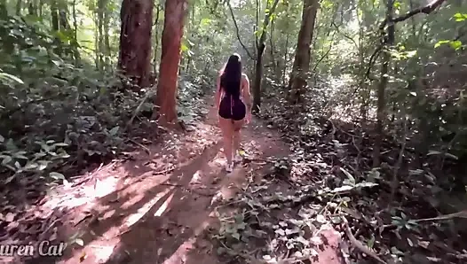 Vahşi seks, şelale parkurunda sikiş (tam sheer'da)