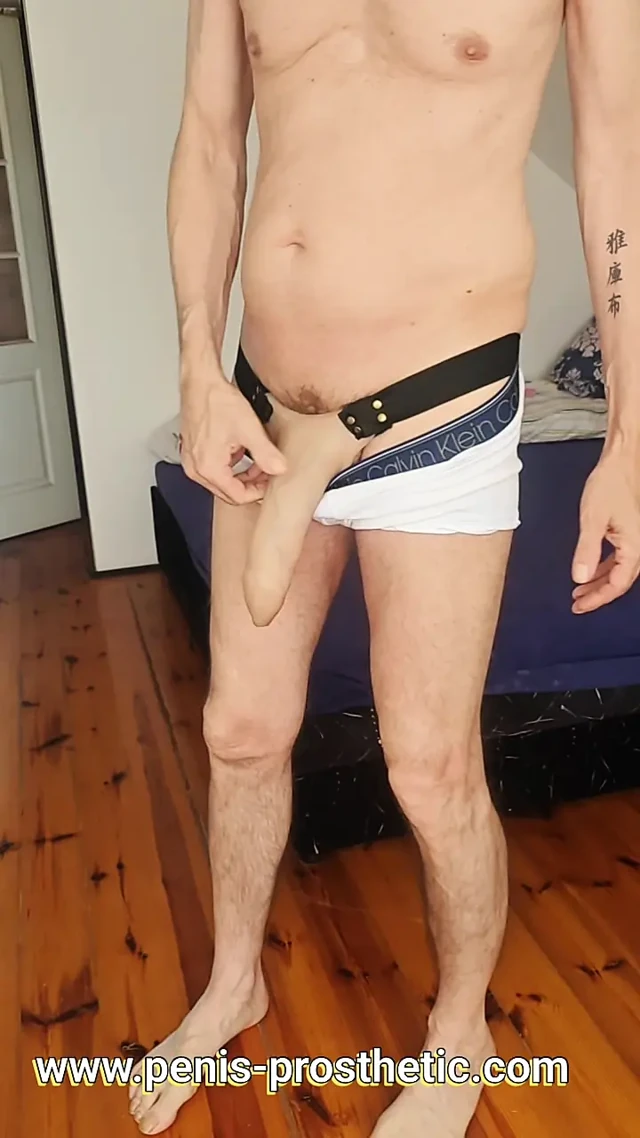 İç çamaşırında güzel bir büyük şişkinlik yapacak gerçekten kalın sarkık yarak. Her amcık böyle büyük bir penis istiyor