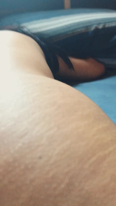 Лизать задницу брюнетки-жены