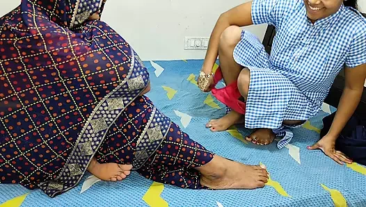 Komal üvey annesine evlenmeden önce neden seks olmadığını soruyordu