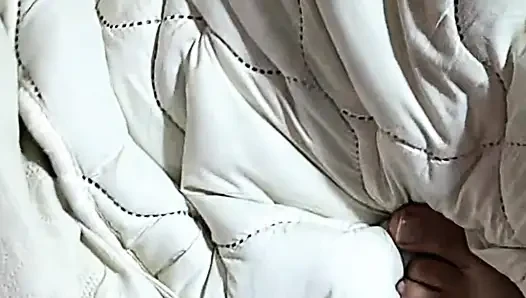 Yeni Suudi porno seksi karım büyük bir penisi seviyor
