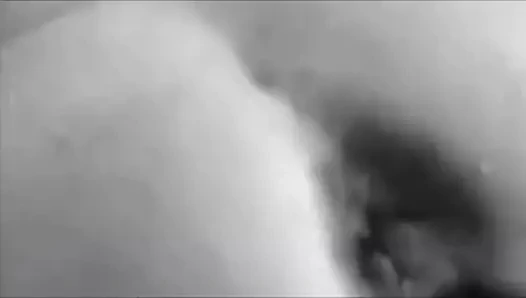 En iyi arkadaş benim amımı yumrukluyor