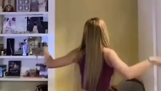 Sırp şarkıcı kija kokkar bizim boşalmak istiyor!