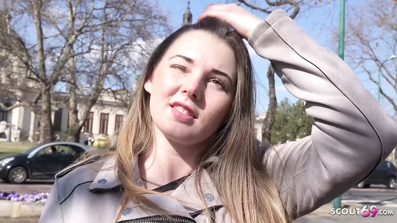 Duitse scout - 18-jarig jong meisje met grote tieten Lucie oppakken en neuken