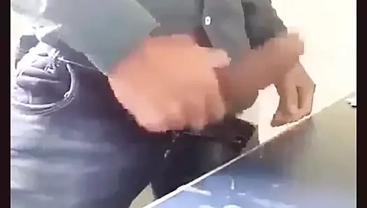 Amatör oğlan büyük yarakla oynuyor bölüm 1