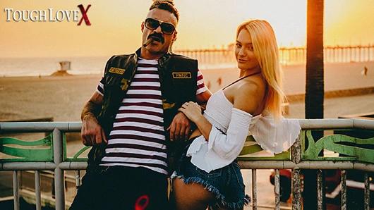 Toughlovex – seksi sarışın kenna james ile üçüncü tekerlek