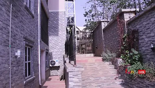 Kimberly ile öğle yemeği yiyor