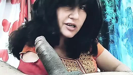 Sürtük orta yaşlı seksi kadın için ateşli oyunlar